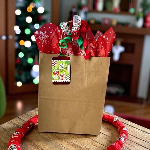 Set of 5 Festive Gift Bag Set with Red and Green Accents - Picture 3 of 5